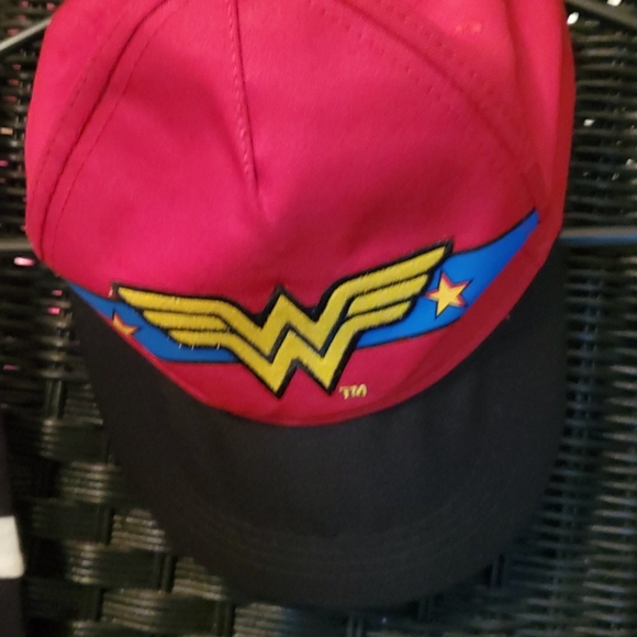 Wonder Women T-shirt,Hat & Socks set - Picture 2 of 10